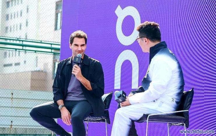 费德勒现身上海见面会 与云南网球少年共圆梦想