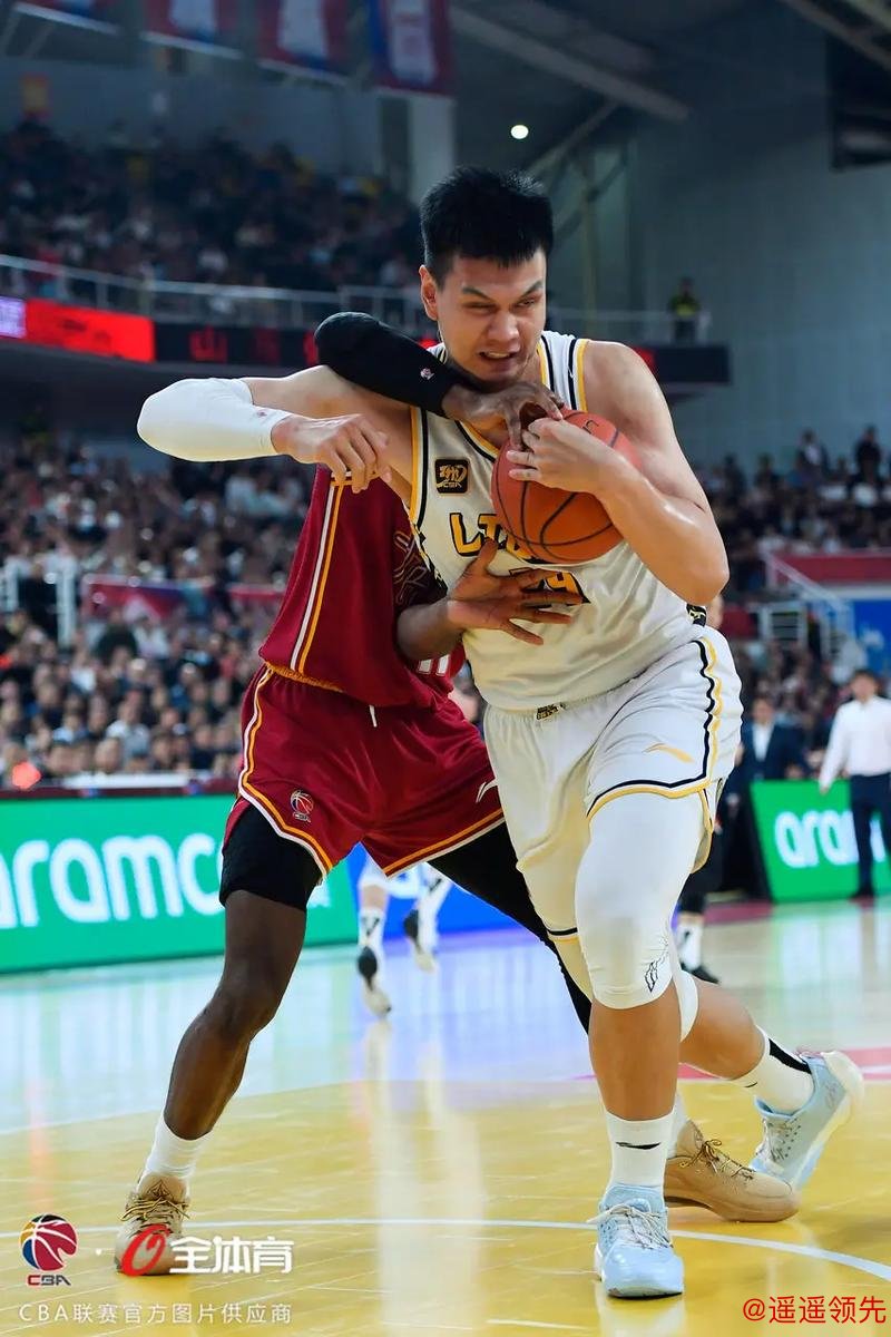 CBA-卡尔顿25+10 浙江方兴渡90-75青岛获6连胜